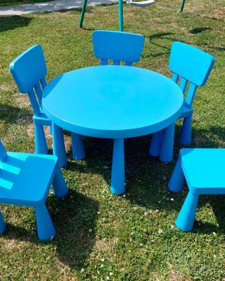 Tavolo con  5 seggioline per bambini Ikea Mammut 