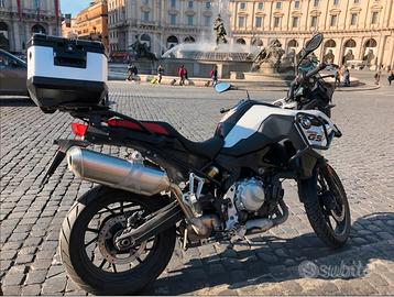 BMW F750GS con bauletto Hepco&Becker