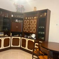 Mobile sala con tavolo rotondo allungabile e sedie