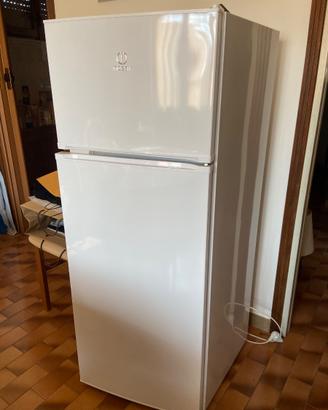 Frigorifero con congelatore Indesit