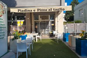 Attività di piadineria e pizza al taglio