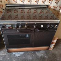 Cucina a gas con forno e 4 fuochi