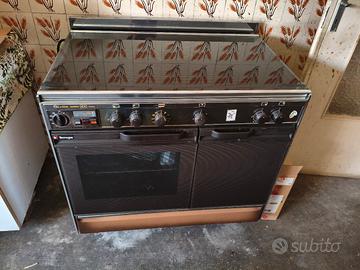 Cucina a gas con forno e 4 fuochi