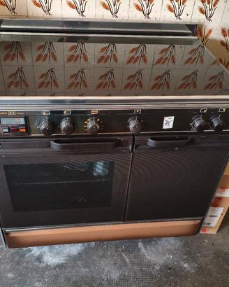Cucina a gas con forno e 4 fuochi
