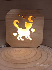 Lampade artigianali in legno illuminate a led