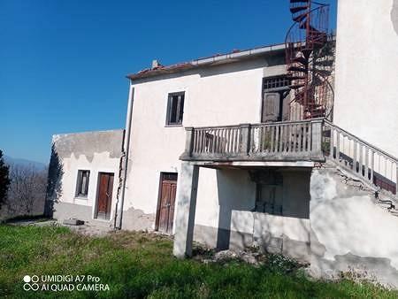 Rustico / Casale di 150 m² con più di 5 locali a C - Vista 5
