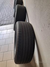 Gomme pneumatici varie marche e misure.