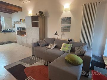 Divano grigio 4 -5 posti con penisola in garanzia
