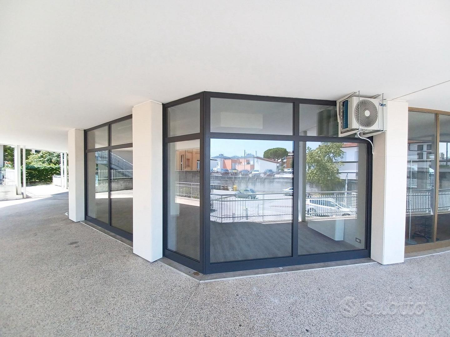 Negozio in centro ad Azzano - Vista 4