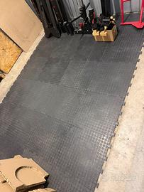 PAVIMENTO A INCASTRO GOMMATO 50cmx50cm