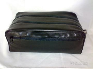 Due trousse da viaggio vendute insieme