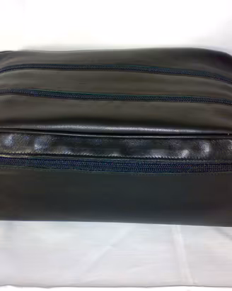 Due trousse da viaggio vendute insieme
