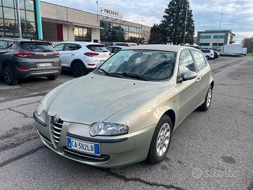 Alfa Romeo 147 1.6i 16V Twin Spark cat 5p. Distinc