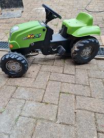 Trattorino a pedali per bambini