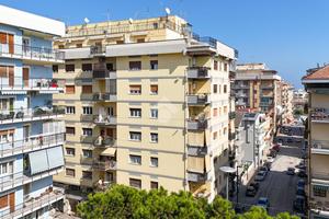 3 LOCALI A GROTTAMMARE