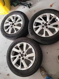 4 cerchi in lega 17 tuxon con 2 gomme nuove e due 