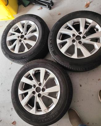4 cerchi in lega 17 tuxon con 2 gomme nuove e due 