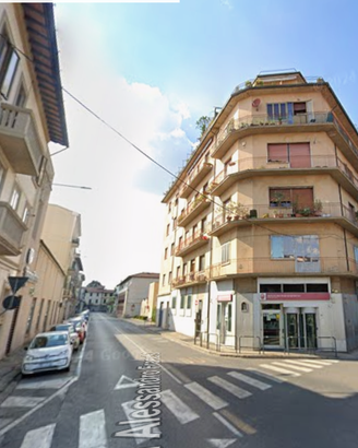 Pentalocale a Prato libero subito con cantina