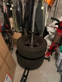 Carrello porta pneumatici