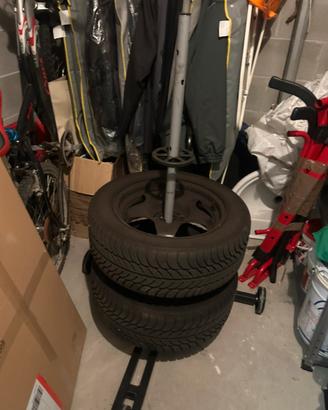 Carrello porta pneumatici