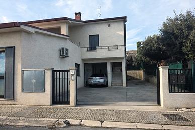 Appartamento arredato con terrazzo al 1^ piano