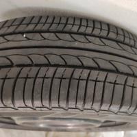 quattro pneumatici Bridgestone 175/65/15 su cerchi