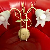 Applique a parete a disegno floreale: due fiori