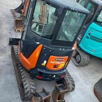 Miniescavatore hitachi 'zx33u-6' usato