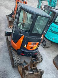 Miniescavatore hitachi 'zx33u-6' usato