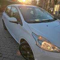 Peugeot 208 1.2 Benzina 82CV – 2014 – 170.000 km 