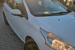 Peugeot 208 1.2 Benzina 82CV – 2014 – 170.000 km 