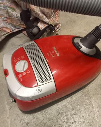 Aspirapolvere MIELE modello S5 Ecoline Red