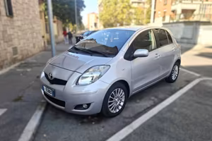TOYOTA Yaris 1.3 5porte M-MT Sol CAMBIO AUTOMATI