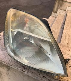 Faro anteriore Dx Ford Fiesta