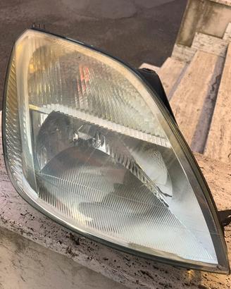 Faro anteriore Dx Ford Fiesta