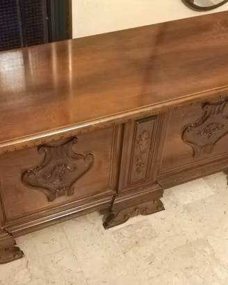 Elegante cassapanca/credenza in legno massello