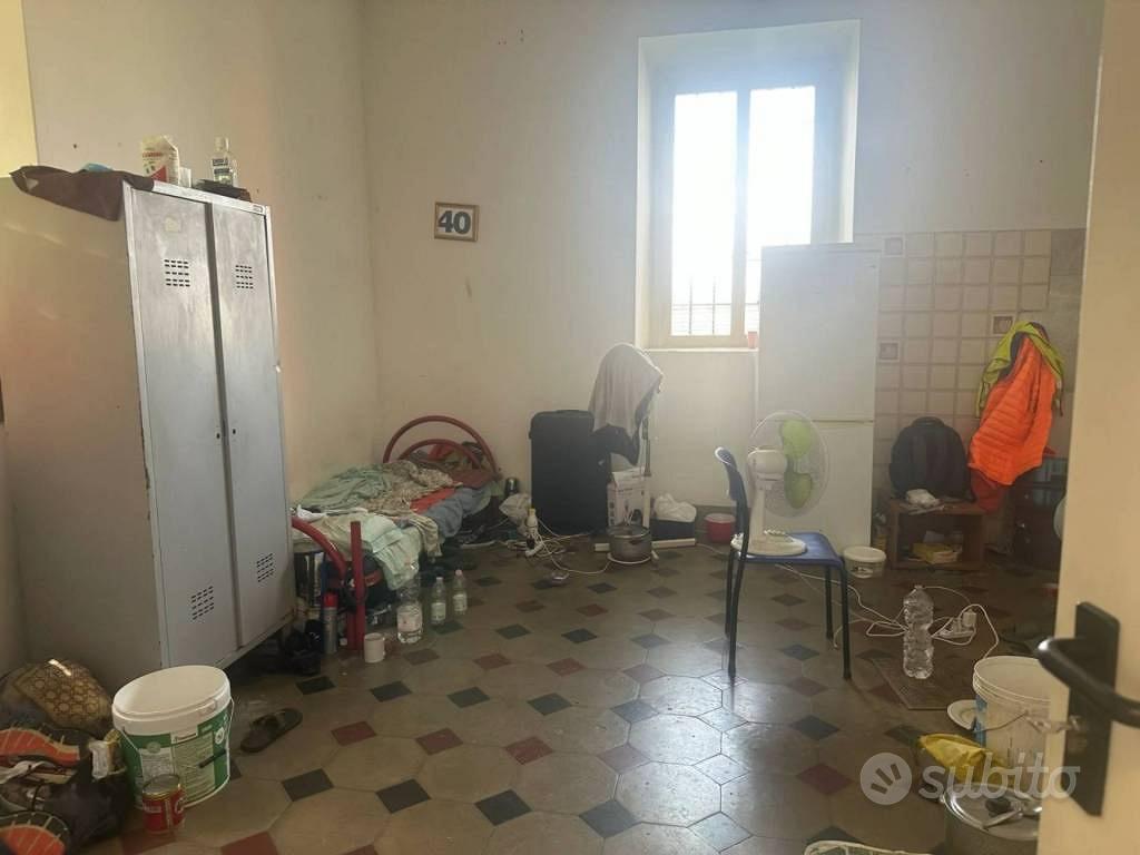 Immobile in asta di 870 m² con box auto doppio a P - Vista 5