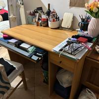 Scrivania con sedia
