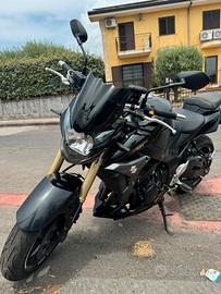 Suzuki gsr750