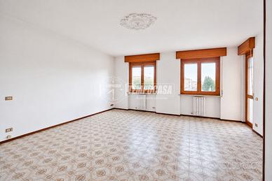 Ampio quadrilocale con box e due balconi a Cameri!