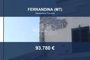 Immobile in asta di 130 m² con più di 5 locali a F