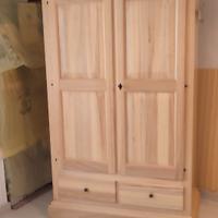 armadio legno chiaro