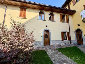 VILLA A SCHIERA A PRADALUNGA