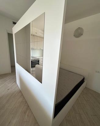 Letto,armadio,scrivania,mensole