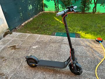 Monopattino elettrico Navee V25i PRO II
