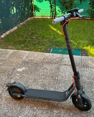 Monopattino elettrico Navee V25i PRO II