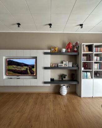 Nuovissima parete con libreria