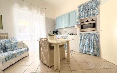 APPARTAMENTO SU DUE PIANI CON TERRAZZO E LOCALE A