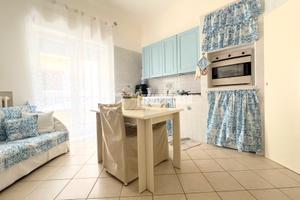 APPARTAMENTO SU DUE PIANI CON TERRAZZO E LOCALE A