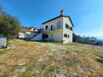 Villa di 355 m² con più di 5 locali e box auto dop